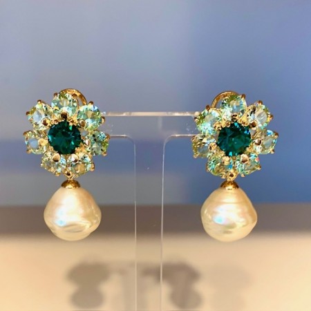 Perleøredobber med krystall blomst